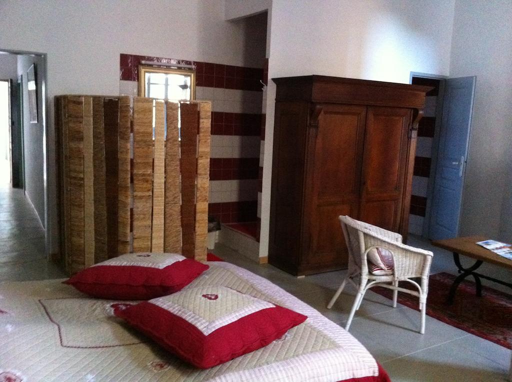 Bed and Breakfast Le Richelieu Uzès Zimmer foto