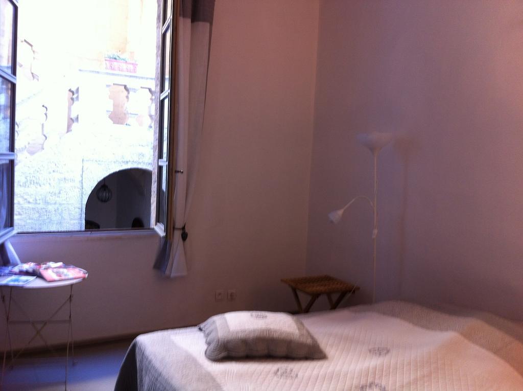 Bed and Breakfast Le Richelieu Uzès Zimmer foto